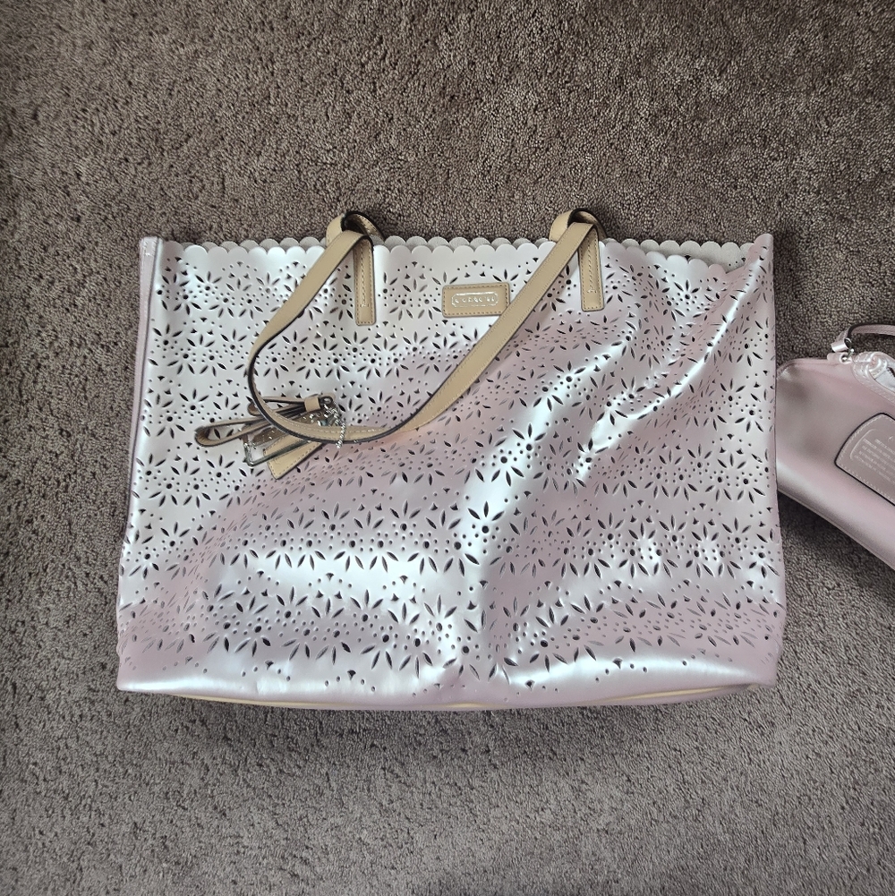 Coach Metro Tote In Eyelet Leather - Picture 3 of 5